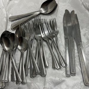Everyday Stainless Flatware. 8 Forks, 7 salad forks, 5 knives, 16 tsp’s, 10 Tbsp